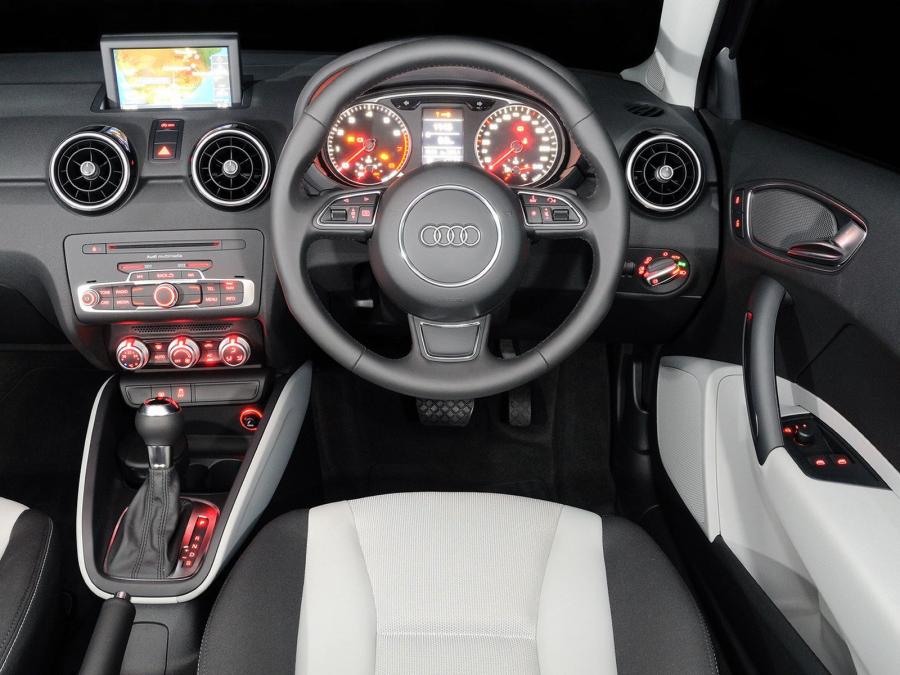 Торпедо Audi A1 TFSI S-Line 2010 года  (ZA) (фото 4 из 15)